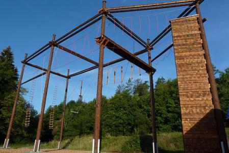 Lanové centrum a lezecká stěna